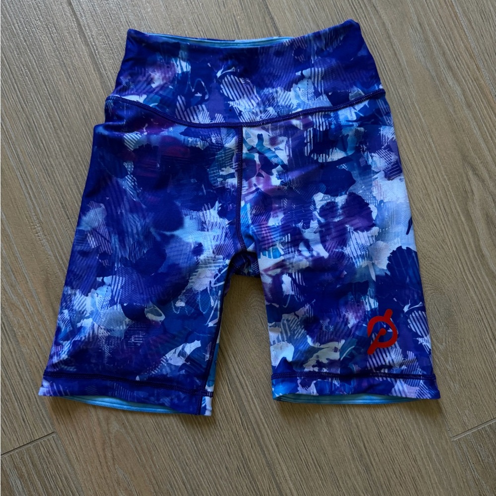 Peloton Women's High-Rise Floral Print Bike Shorts in Blue and Purple
